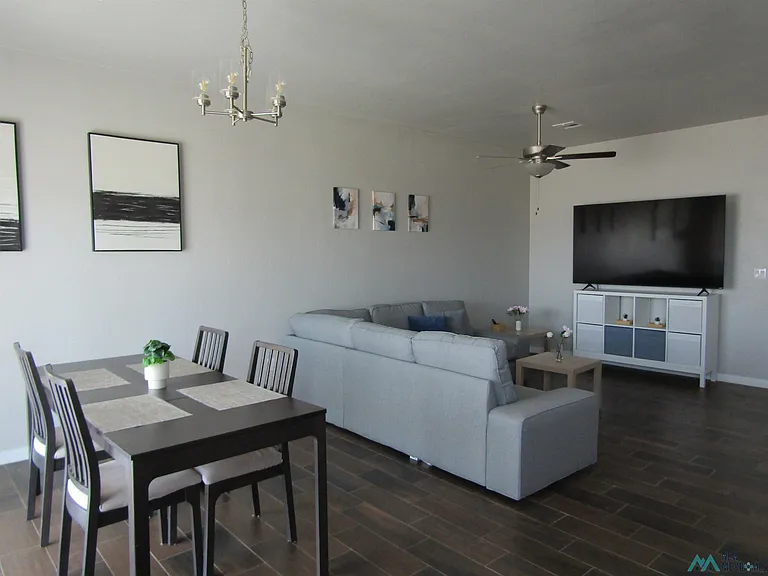 2404 W Briscoe Ave — Photo 4