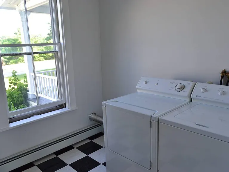 279 Pleasant St #B — Photo 6