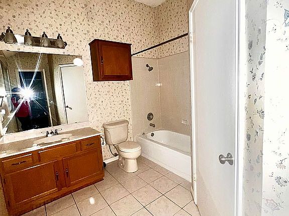 5th image of 2601 Cactus Dr