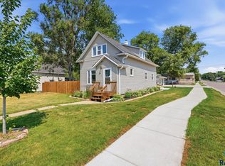 718 E 4th St, Dell Rapids, SD 57022