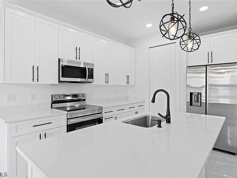 910 Atherton Ave — Photo 24