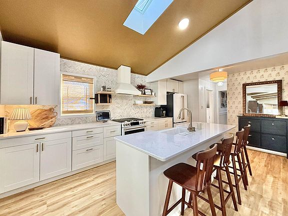 5th image of 1743 Emerson Street