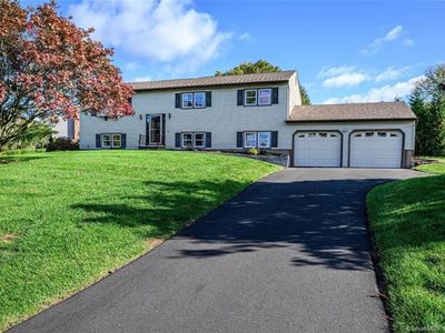 44 Carriage Drive, North Haven, CT, 06473