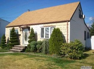 3677 Mallard Rd, Levittown, NY 11756