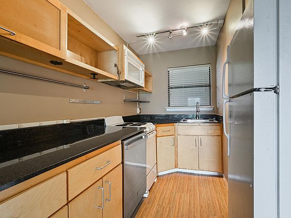3rd image of 1855 Brightside Dr APT R1
