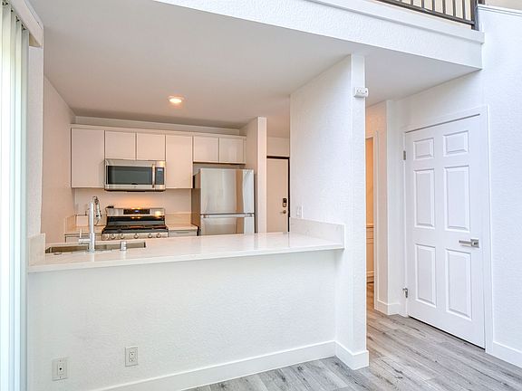 5th image of 223 N Alvarado St APT 212