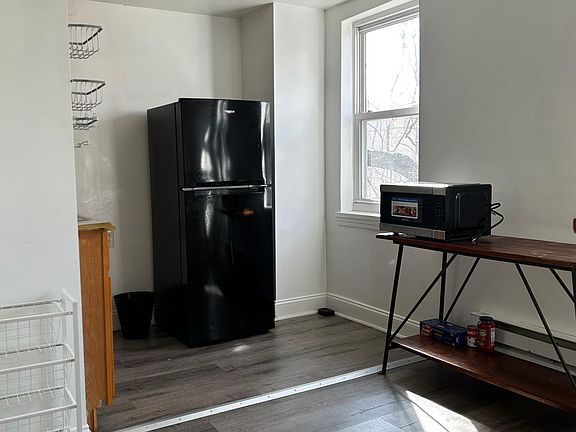 4th image of 1613 N 16th St Floor 3