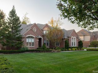 61491 Crown Point Dr, Washington, MI