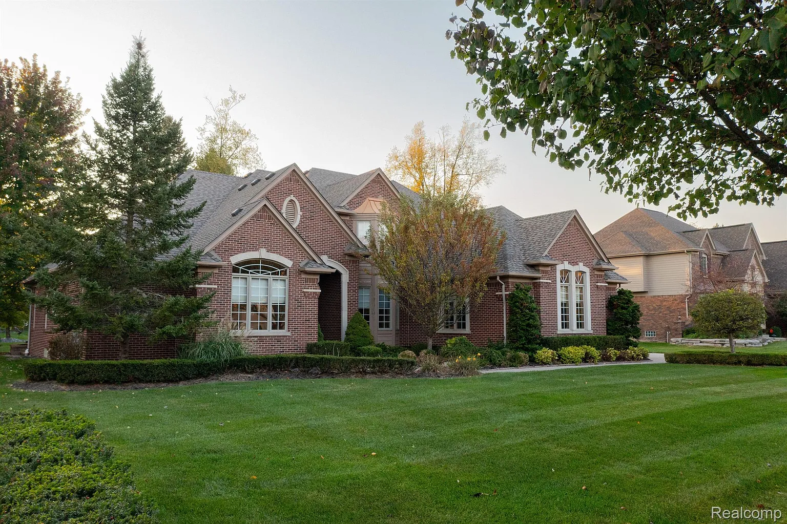 61491 Crown Point Dr photo 1