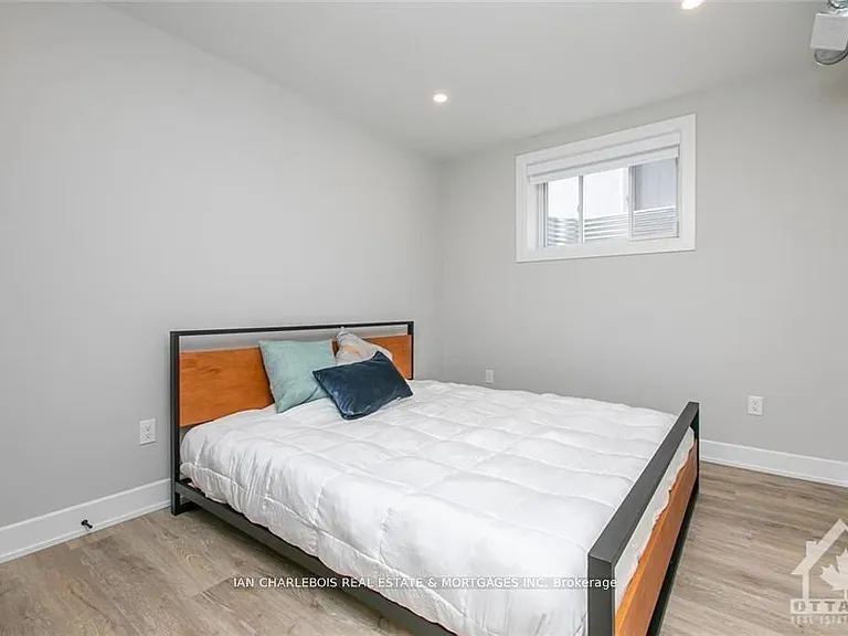 846 Rockson Cres #C — Photo 19