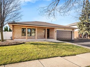 8025 Alexandria Dr, Tinley Park, IL 60477