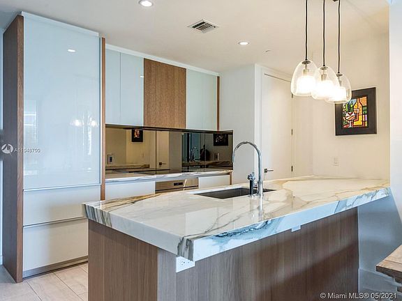3rd image of 2831 S Bayshore Dr Unit 502