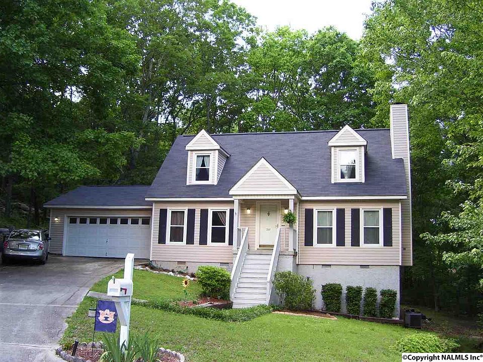 1st image of 701 Captiva Ct SE