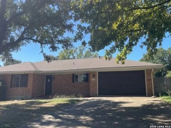 104 WESTWOOD LN, Kerrville, TX 78028