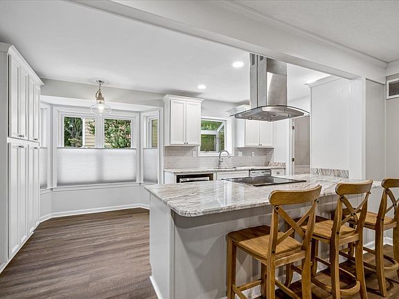 4th image of 1539 Riverdale Rd