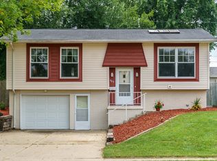 925 Krumboltz Dr, Marion, IA 52302