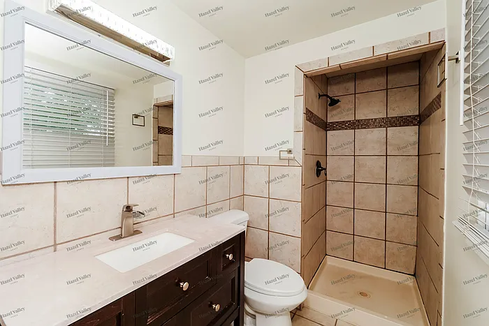 11233 Norton Ave — Photo 11