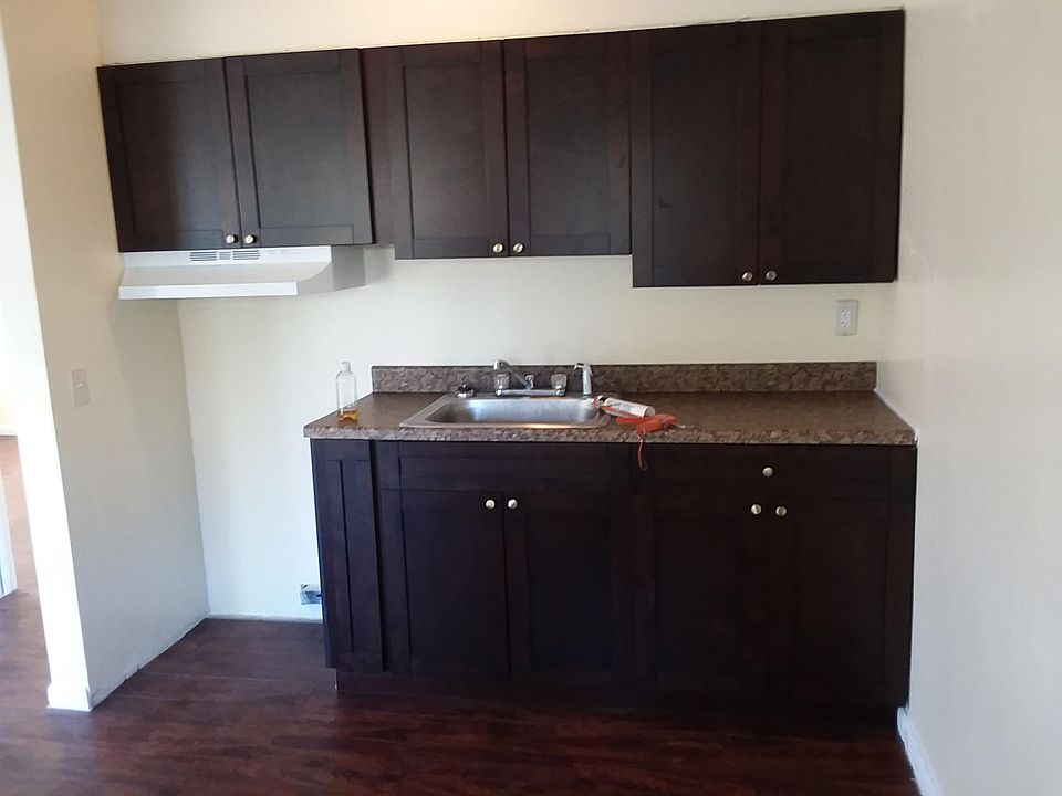 2nd image of 488 NE Crystal St