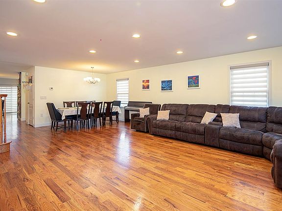 2nd image of 861 Hudson Ave #B