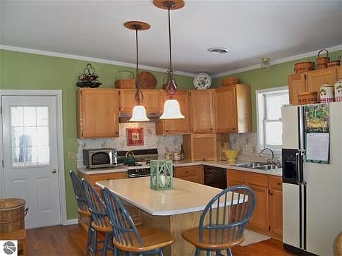 3rd image of 4080 Holiday North Ct