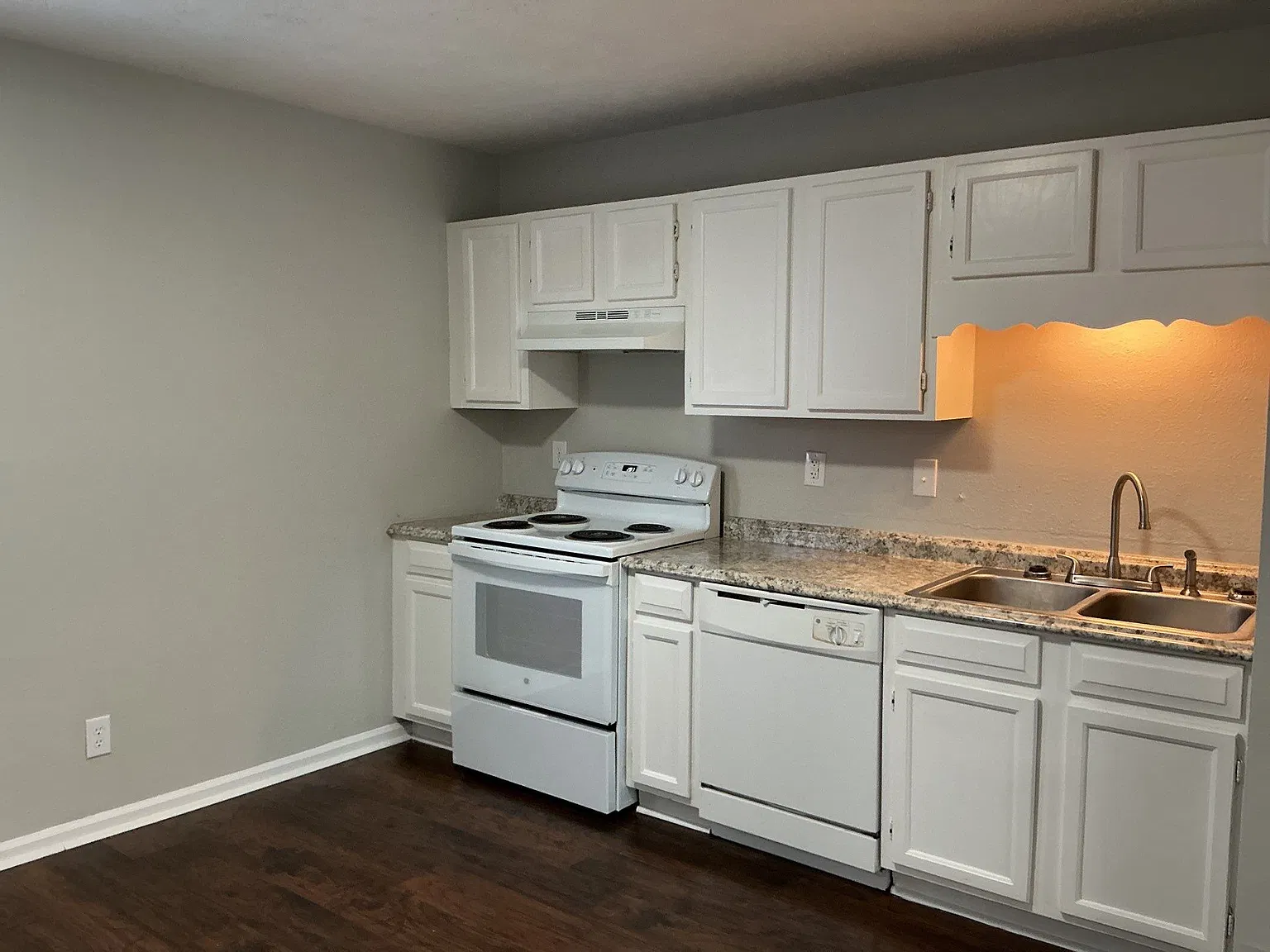 2 bed, 961 sqft, $925 — Photo 2