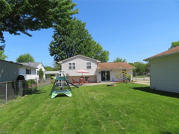 2nd image of 853 Sandalwood Dr
