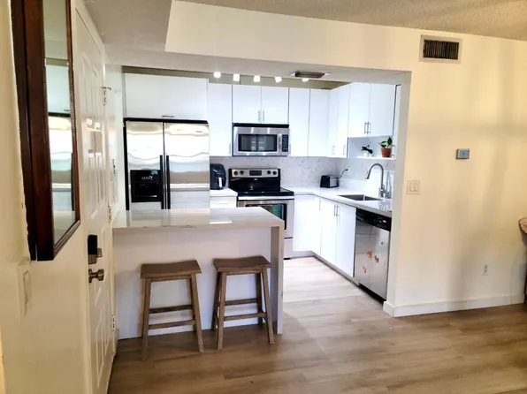 11905 NW 11th St, Hollywood, FL 33026