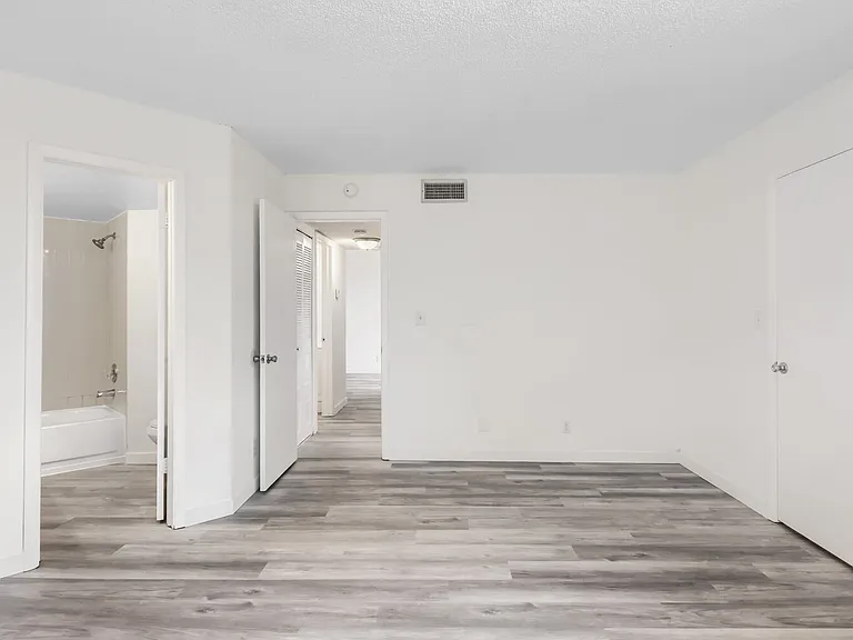 210 Lake Pointe Dr #304 — Photo 7