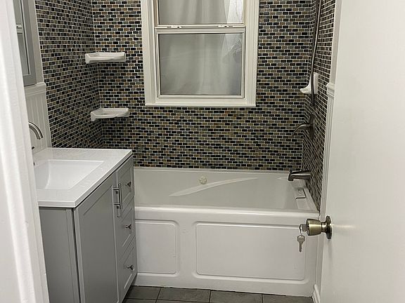 5th image of 4413 NW 17th St