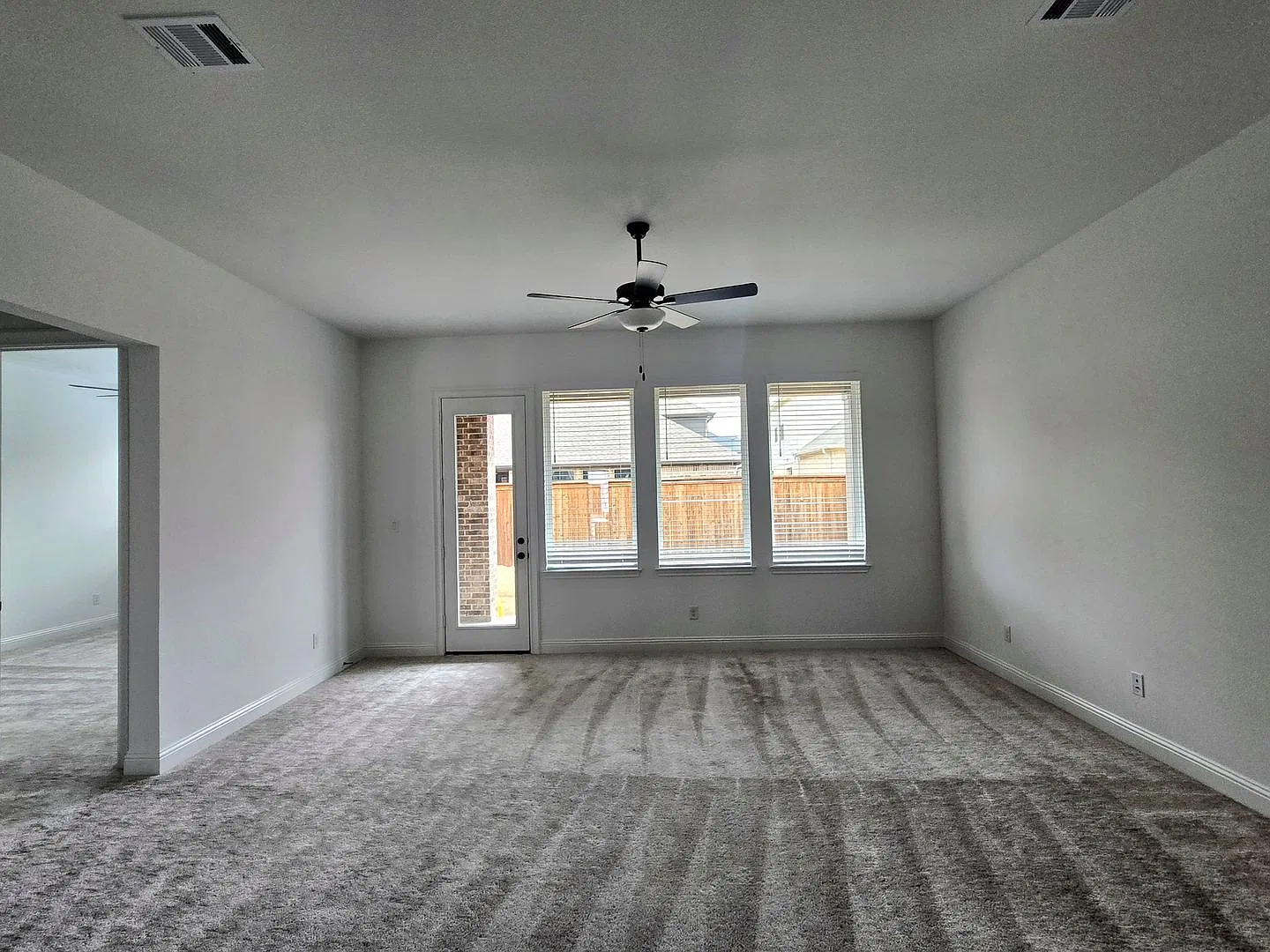 Stunning Newly Built 4-Bedroom Home with extra Office Room in Prime Prosper Location — Photo 4