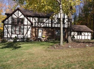 9 Malibu Dr, Vernon, NJ 07462