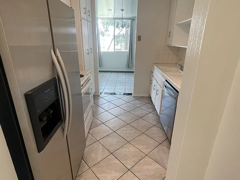 100 S Doheny Dr #313 — Photo 15