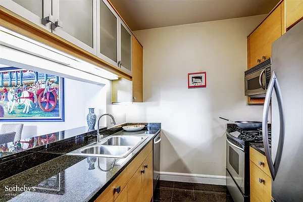 Sold by Sotheby's International Realty | media 11