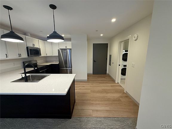 4th image of 1117 W Fayette St #301