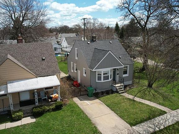 2nd image of 22086 Cushing Ave