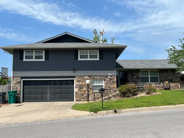704 N Creekwood Rd, Rogers, AR 72756