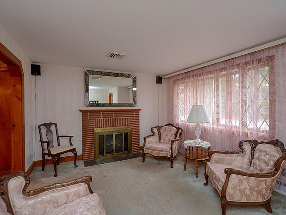 2nd image of 203 Chemung St