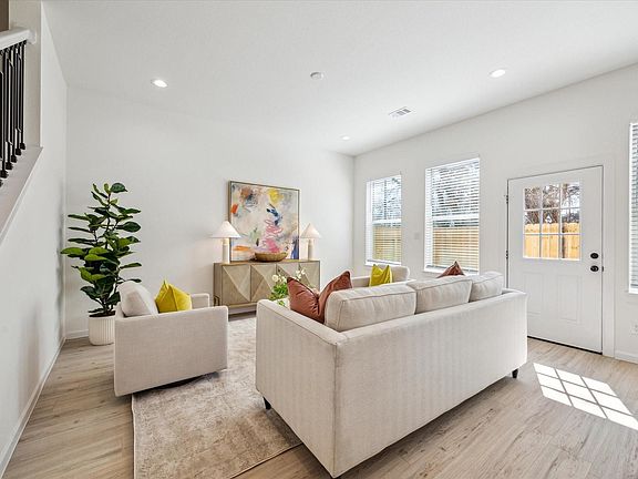 5th image of 927 Bianco Ln