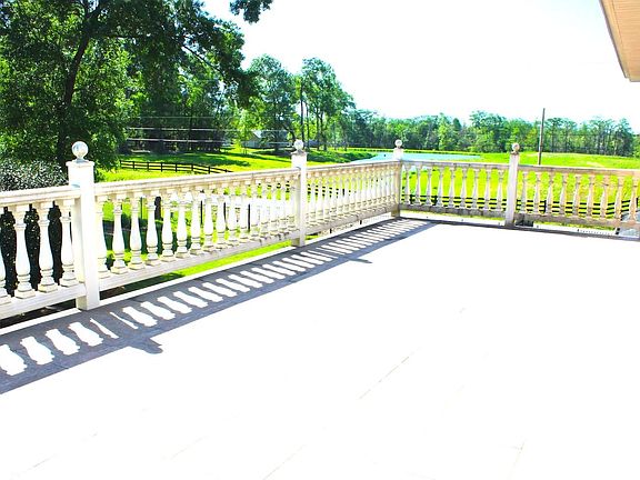 5th image of 306 Natchez Dr