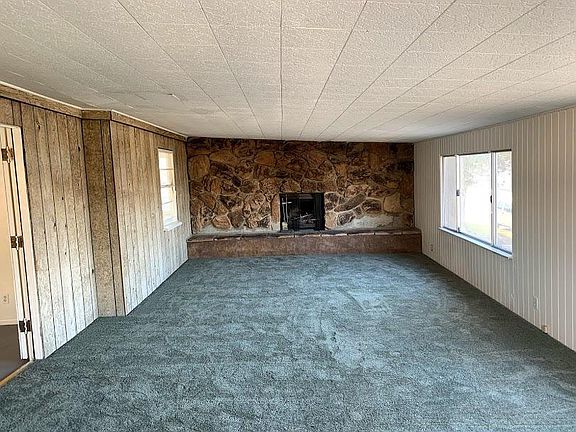 3rd image of 404 E Buena Vista St