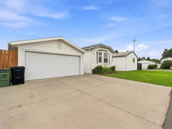 3402 Lakeview Point E, Edmonton, AB T5S 2R8