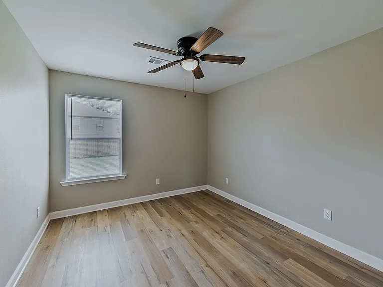 825 Pine Tree Rd — Photo 8