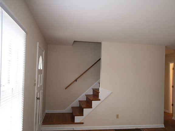 3rd image of 402 Greenlawn Ct