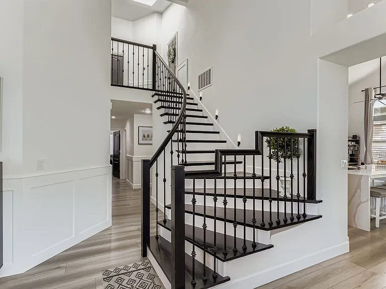2743 Woodbine Ave — Photo 5