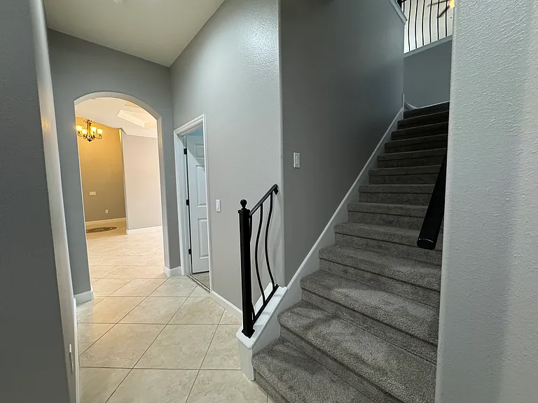 142 Harrington Ct — Photo 29