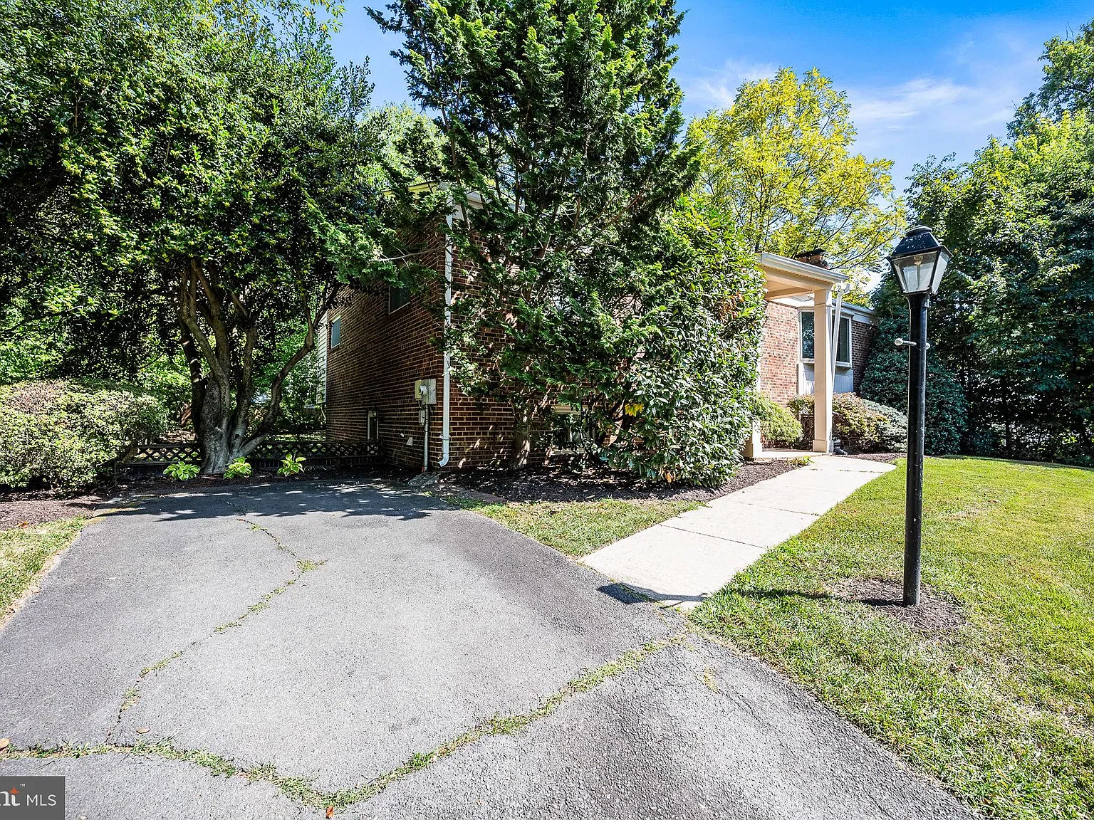 4 bed, 3.0 bath, 2880 sqft, $5,195 — Photo 3