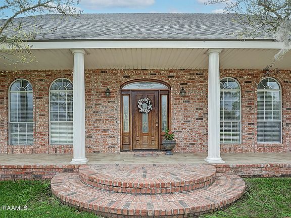 3rd image of 2018 Le Belle Villa Blvd