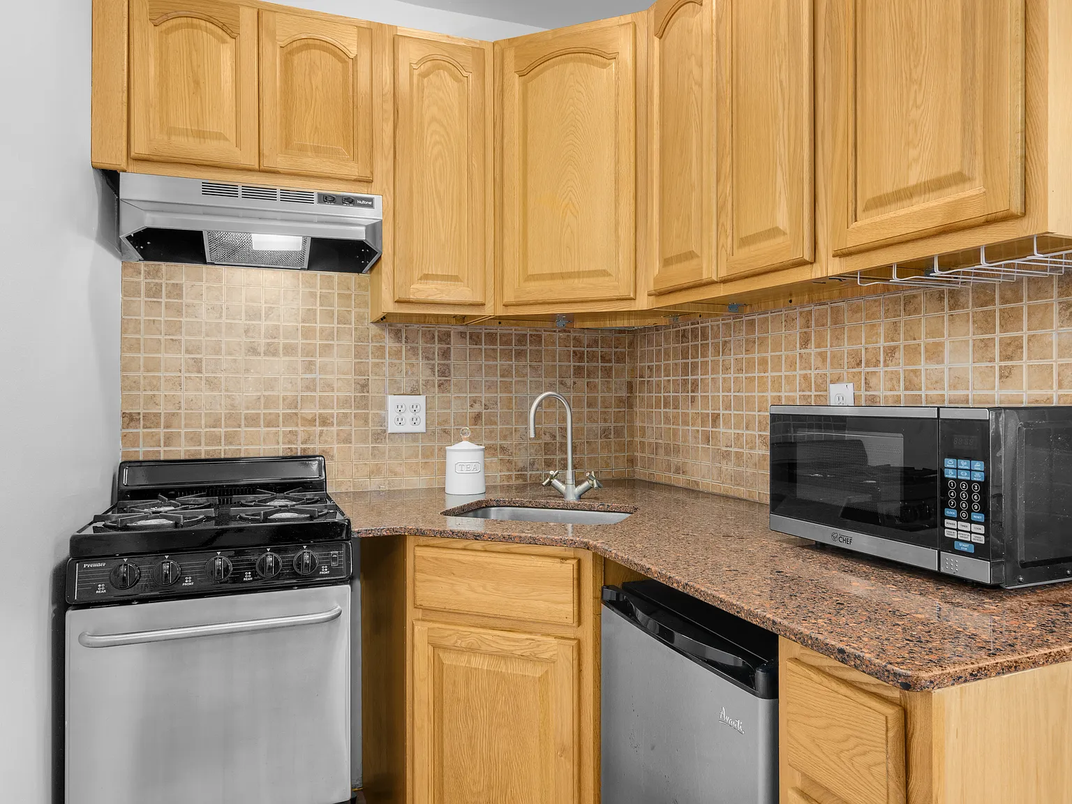 236 East 28th Street — Photo 3