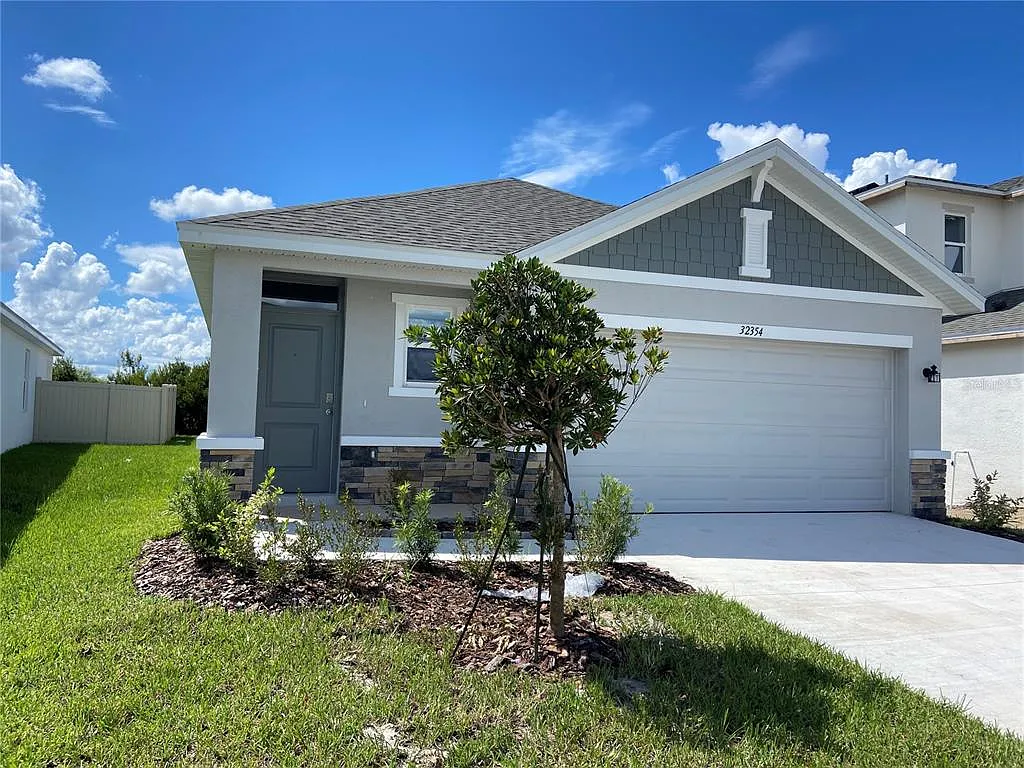 3 bed, 2.0 bath, 1560 sqft, $2,300 — Photo 2