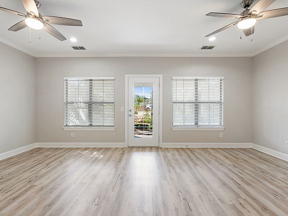 5th image of 46 S Haven Cir